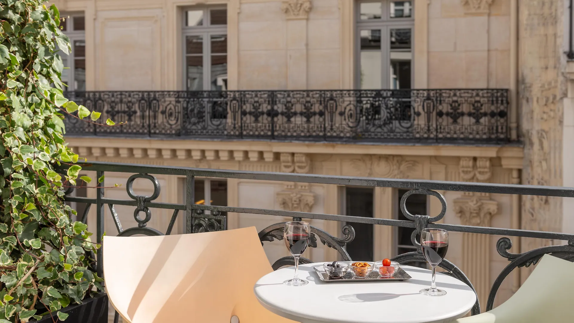 Golden Tulip Opera De Noailles Hotel Paris 4*,